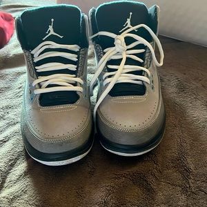 Selling my shoe for the extra money